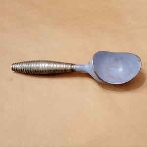 Vintage Aluminum Ice Cream Scooper,  Ribbed Handle, Blue Scoop